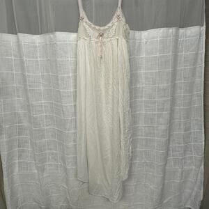 Victoria’s Secret White Vintage Floral Nightgown